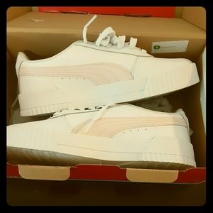 Pinck and white pumas